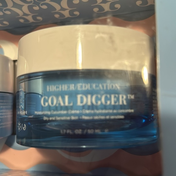 NIB Skin Care Repair Set by Higher Education - Picture 4 of 7